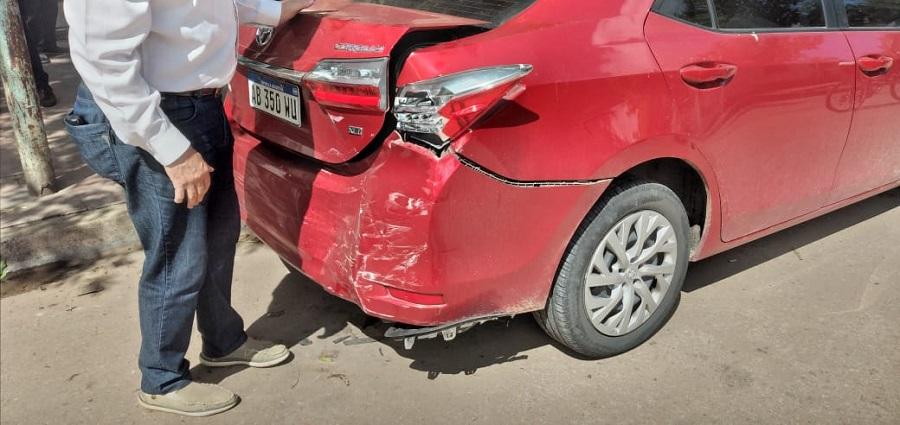 Remisero se durmió manejando y chocó el auto del Director de Seguridad