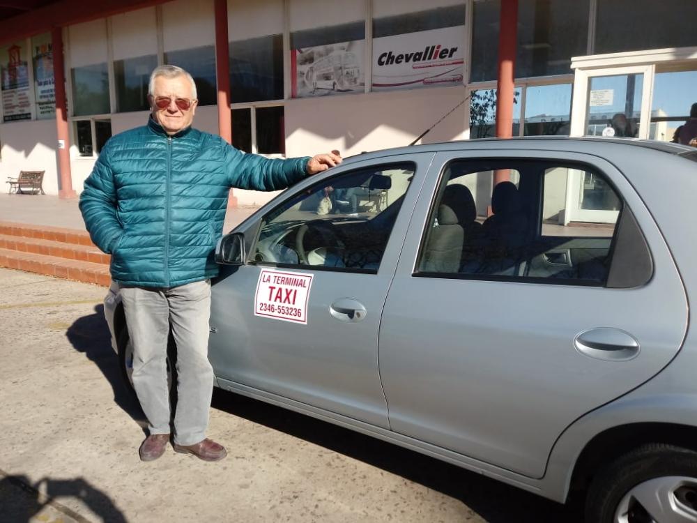 "Machi" el taxista que conoció la fundación de la terminal de micros y aún sigue trabajando