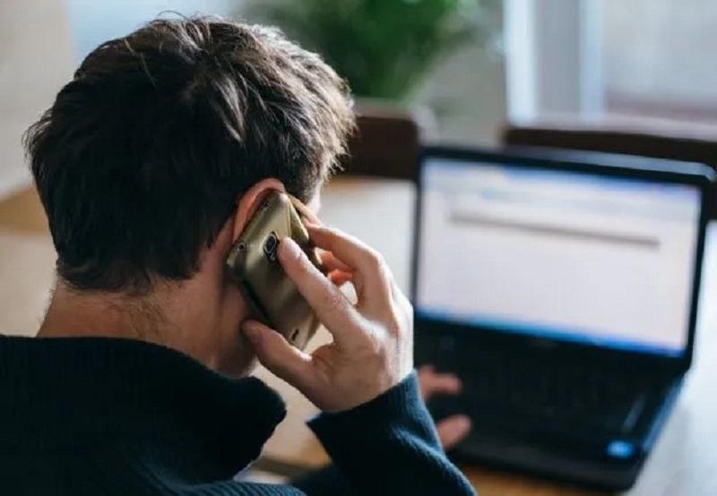 Estafas virtuales: otra vez lograron engañar a una mujer que entregó dinero y joyas