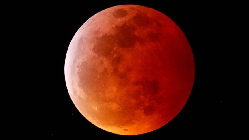 El Grupo Choique invita a presenciar el eclipse de la Luna Roja