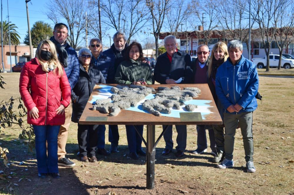 Presentaron un monumento homenaje a los caídos en Malvinas
