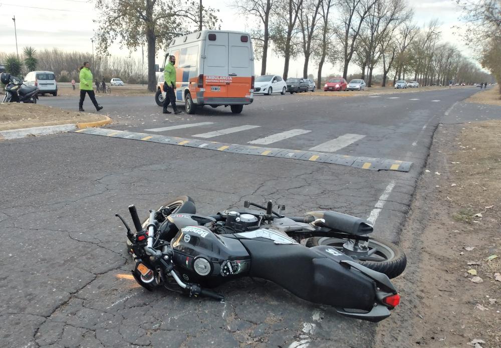 Grave accidente en el acceso Perón con un motociclista