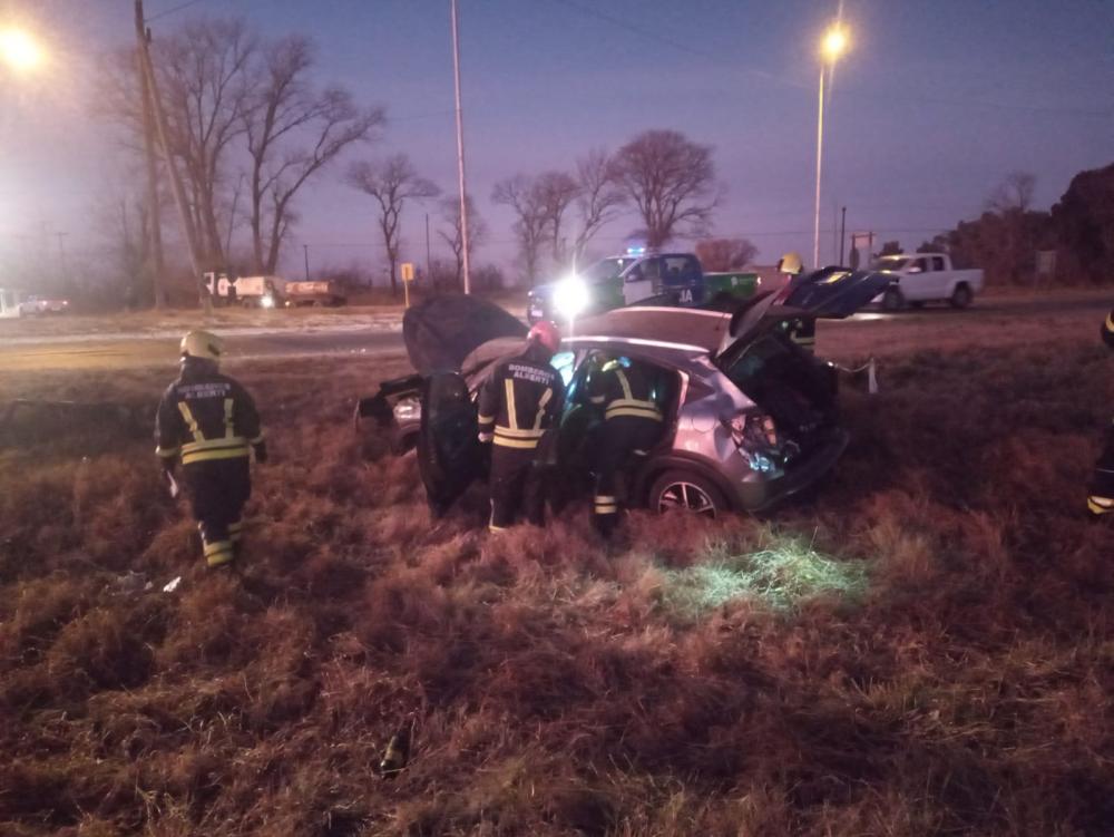 Alberti: automovilista "se tragó" la rotonda de Ruta 5