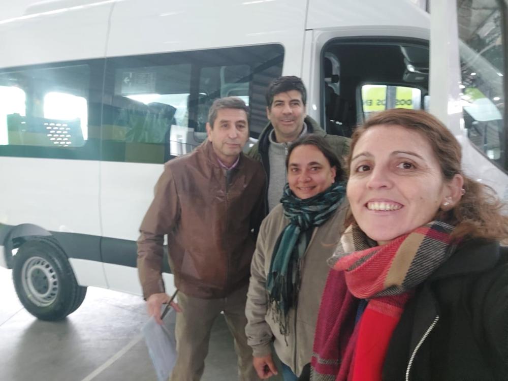 Satisfacción en la Escuela 501 por la recepción de la  combi que trasladará a los alumnos