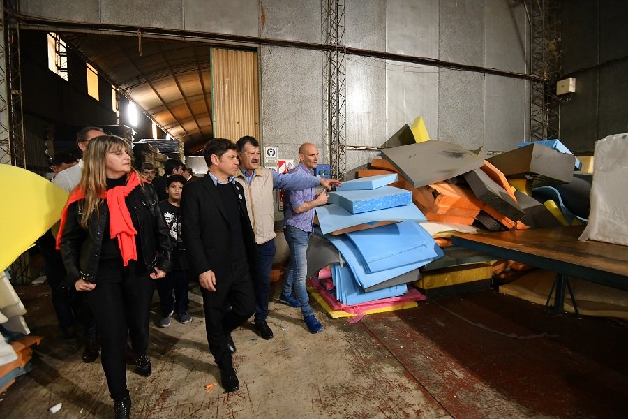 Kicillof visitó la fábrica de colchones de Sergio Barenghi