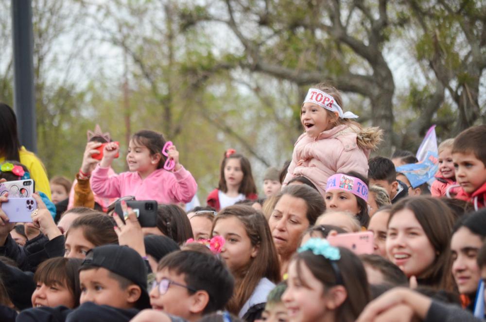 Primavera en familia: Topa brindó un show multitudinario en el Espacio Joven