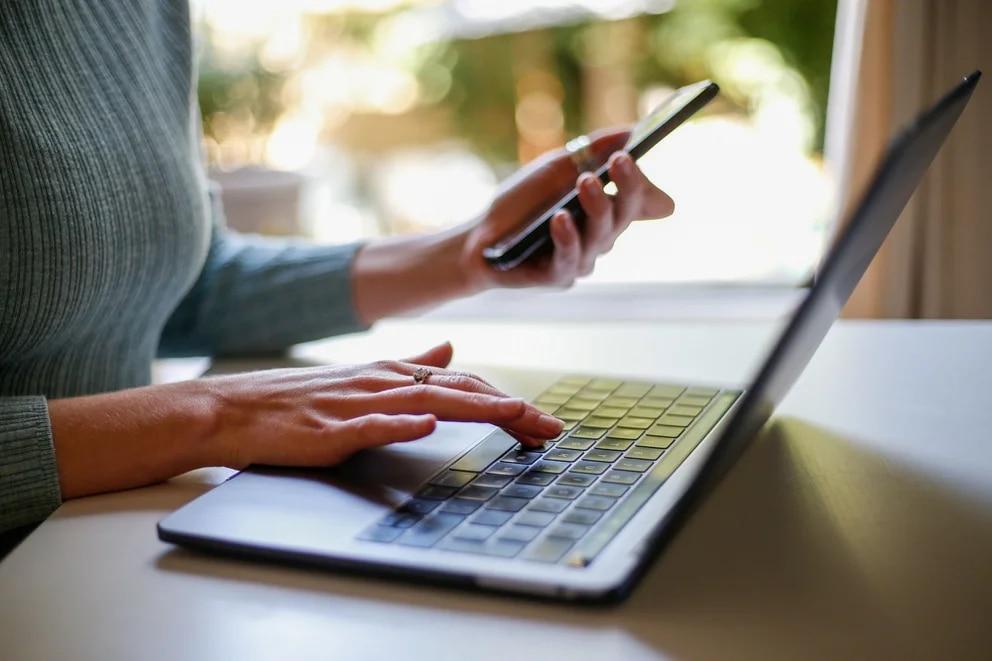 El Gobierno autorizó dos aumentos para la telefonía, internet y televisión