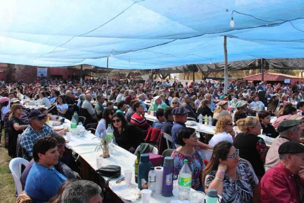 Warnes, otro pueblo que convocó mucho público en una fiesta aniversario
