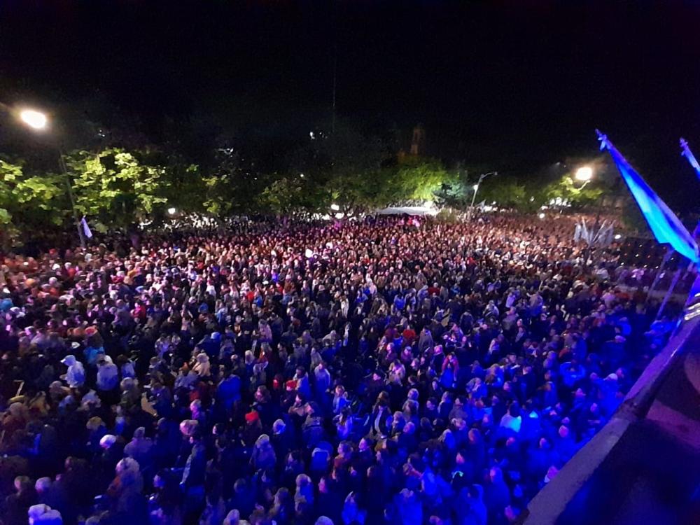Estiman que hubo 60.000 personas en el show de Los Palmeras y otras 15 mil en la laguna