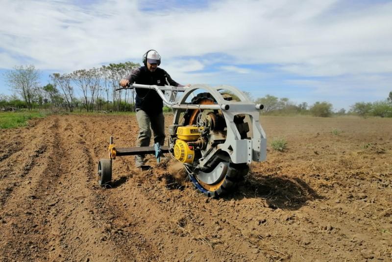 Un investigador bragadense elabora el proyecto de un tractor multipropósito para las familias agropecuarias