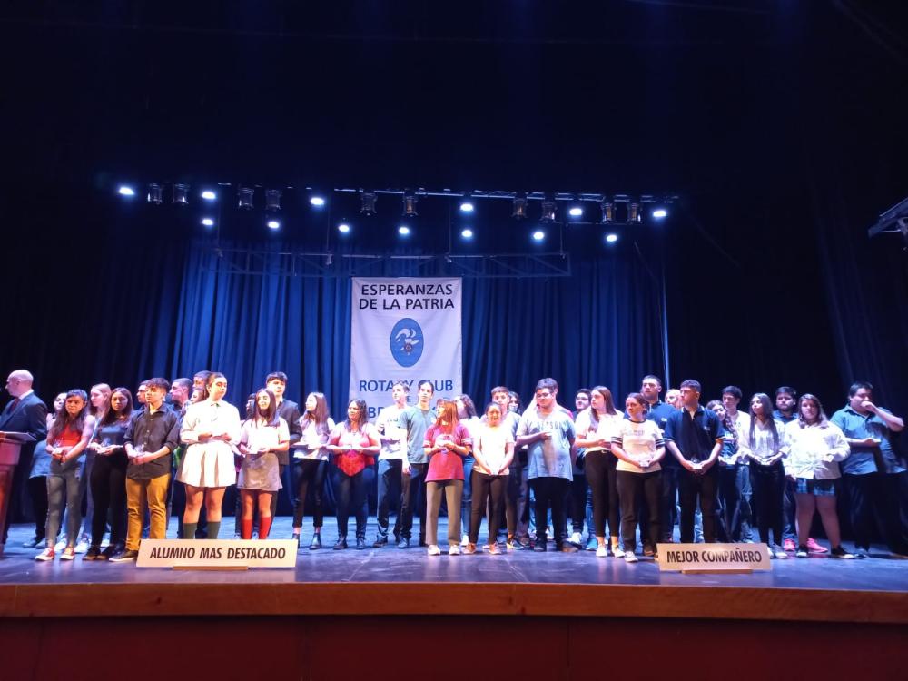 Alumnos de diferentes niveles fueron distinguidos con el premio "Esperanzas de la Patria"