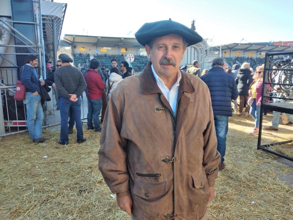 Alejandro Allignani presenta una exposición de recados y su historia en el marco de la Expo Bragado
