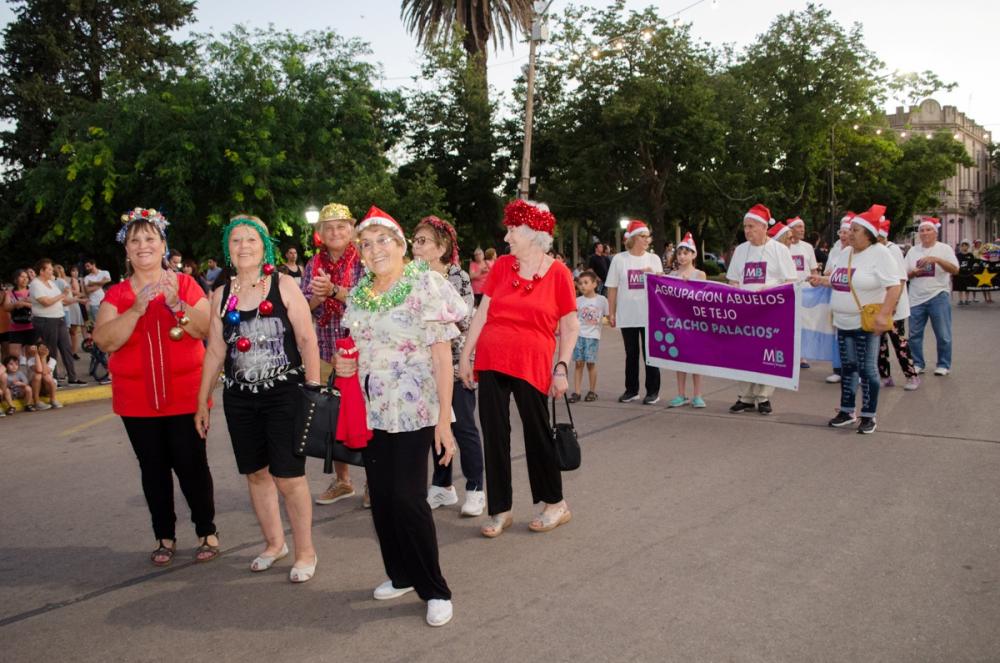 Realizaron un desfile navideño con instituciones de la comunidad