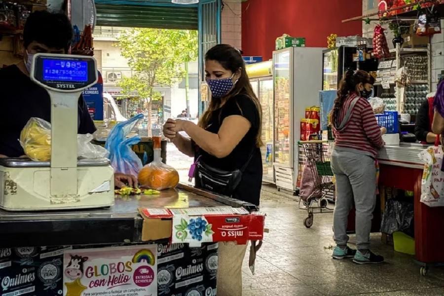 Indec: la canasta básica subió 100,3% en 2022 y en diciembre una familia necesitó $152 mil para no ser pobre