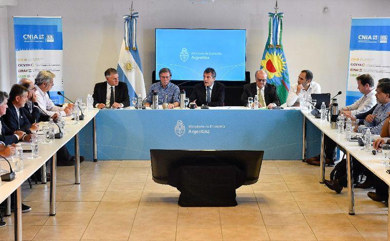 Sequía: Massa prometió a la Mesa de Enlace un paquete de medidas para febrero