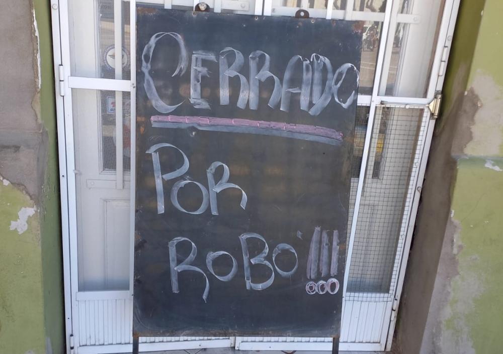 Cerrado por robo: el particular cartel de una rotisería que fue vaciada
