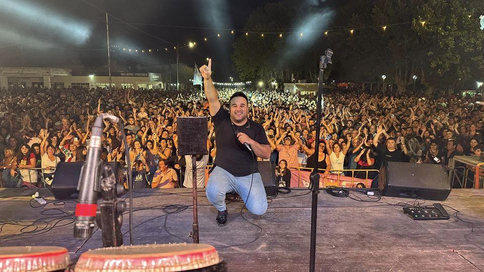 Multitudinario cierre de carnaval en O'Brien: tocó La 2001