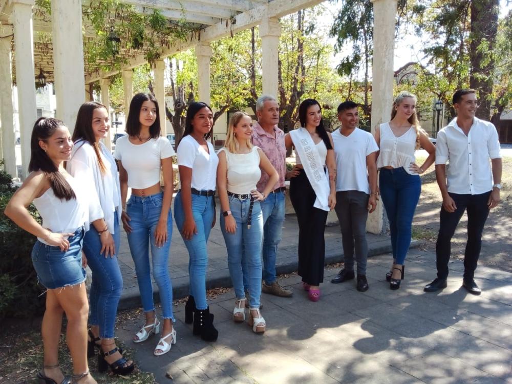 Todo listo para la Fiesta del Ferroviario: hombres y mujeres se presentan para representar a la celebración