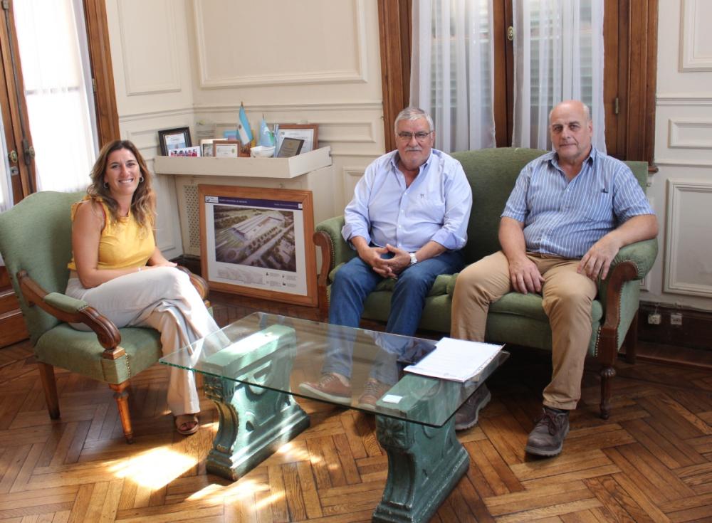 La ENET con un ambicioso proyecto de Energía Renovable y el reclamo por el transporte escolar desde Mechita
