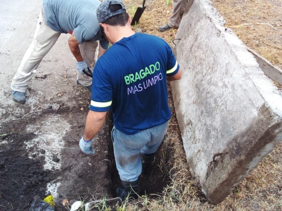 Operativo para limpiar bocas de tormenta ante eventuales lluvias copiosas