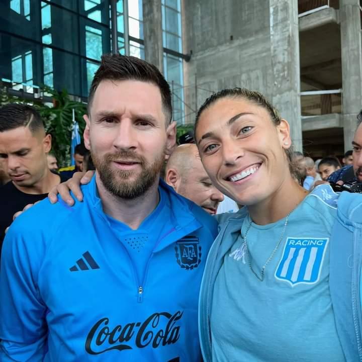 La mechitense Rocío Bueno se fotografió junto a Messi