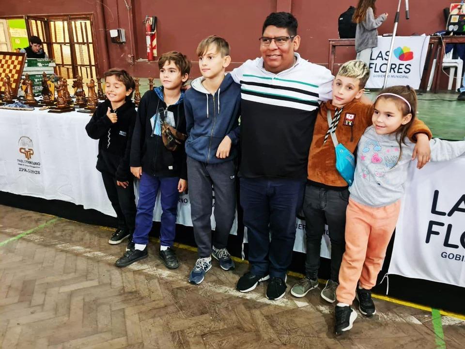 En Las Flores se destacaron los ajedrecistas bragadenses