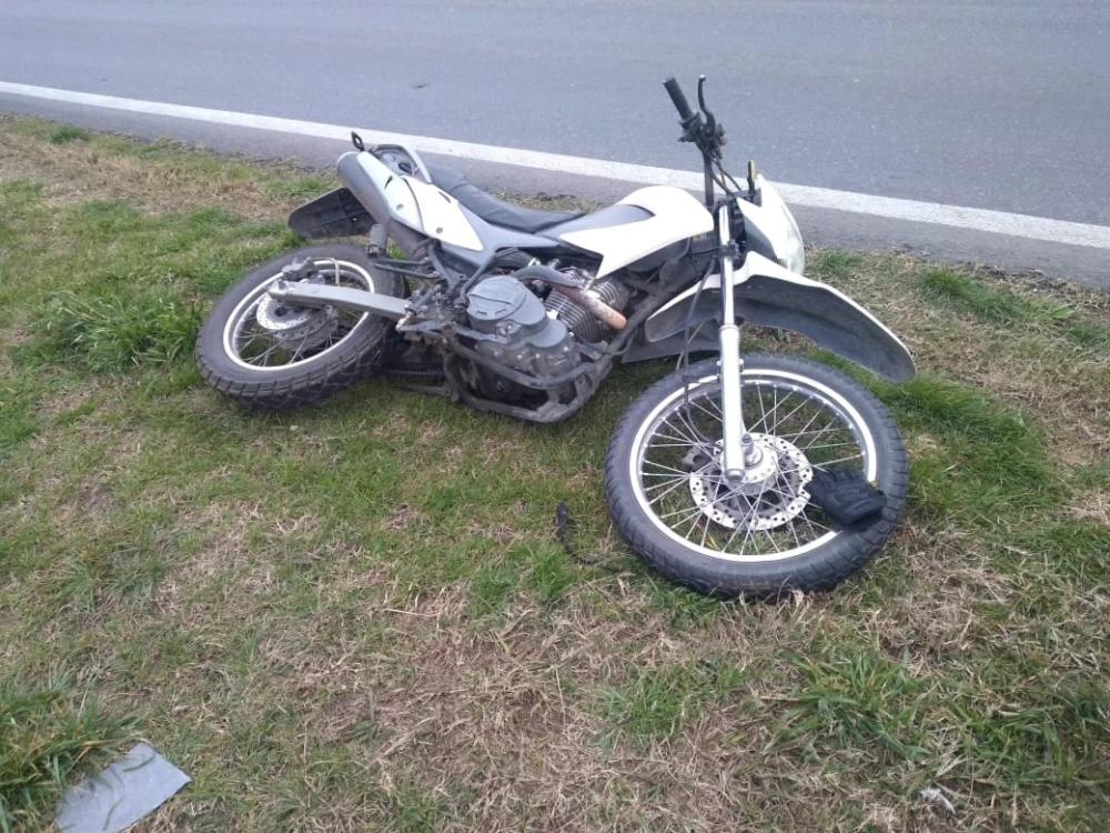 Un oficial de policía motorizada herido en un confuso hecho sobre ruta 5