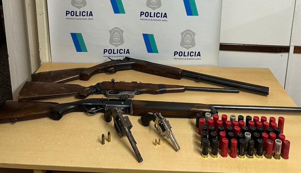 Dos detenidos por casos de violencia de género y secuestro de armas