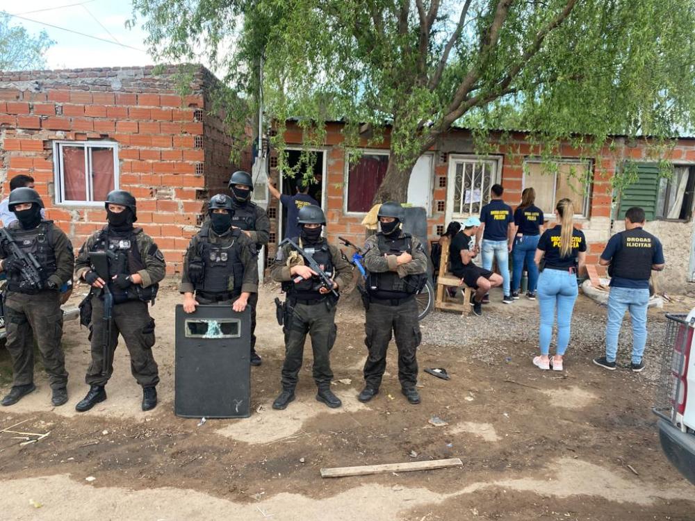 Allanamientos con resultados positivos en barrio Michel