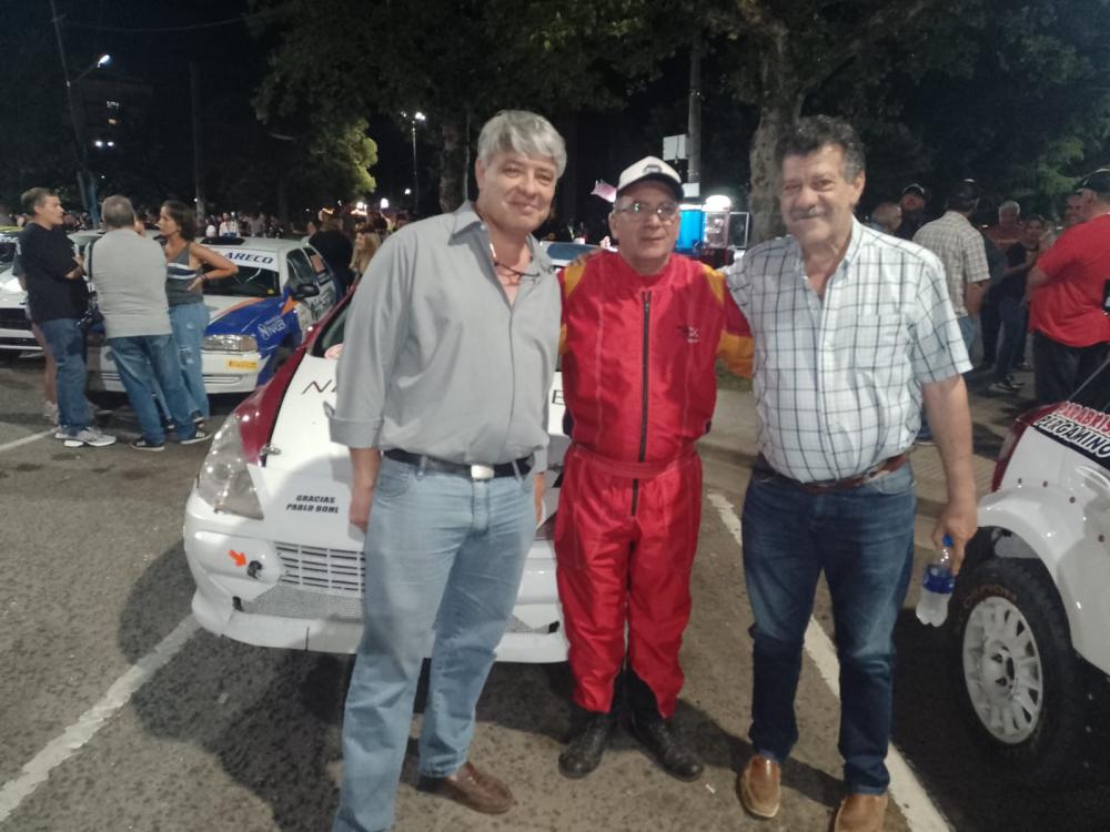 Camús se mueve junto a Barenghi y saludaron al campeón de Rally Federal