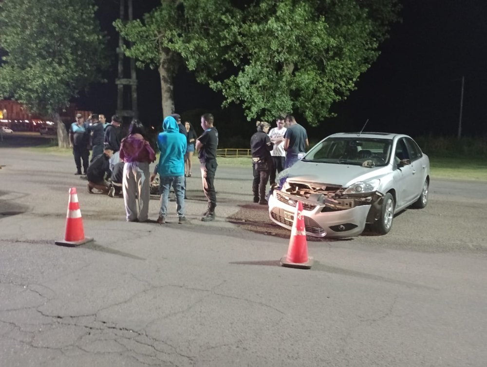 Dos motociclistas accidentadas por un choque en el acceso Perón