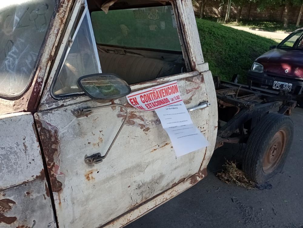 El municipio activa una vieja normativa que impide el abandono de vehículos en la vía publica