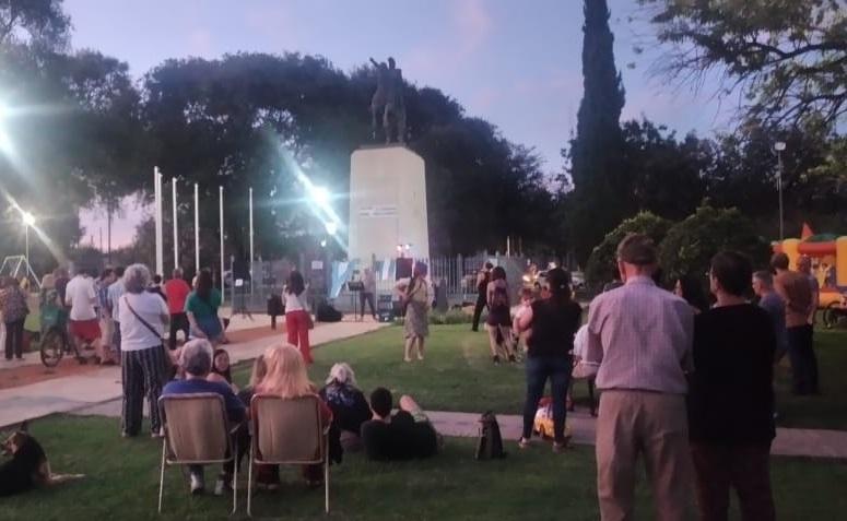 Artistas K hicieron un "Cacerolazo Cultural" pero fue poca gente