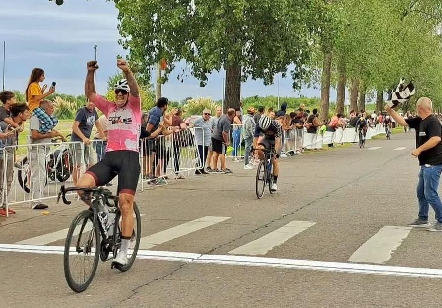 Se corre La Revancha de la Doble y Facundo Bassi ganó la primera etapa