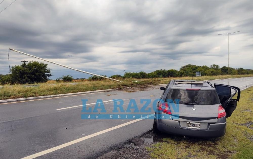 Temporal: Conductor bragadense se despistó y chocó con una columna de alumbrado