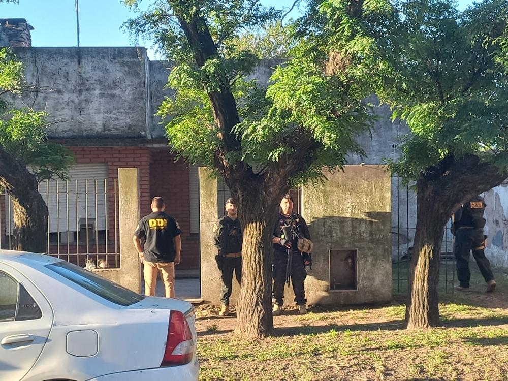 Allanaron una vivienda en el marco de una causa por amenazas con armas