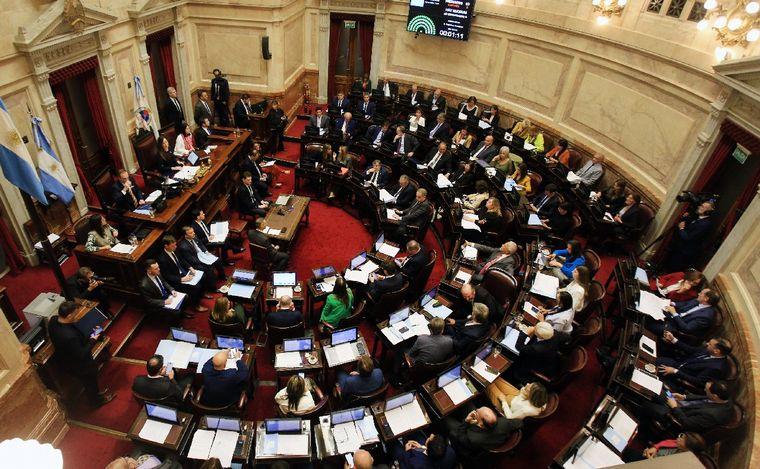 Senadores se subieron los sueldos y Milei repudió la acción