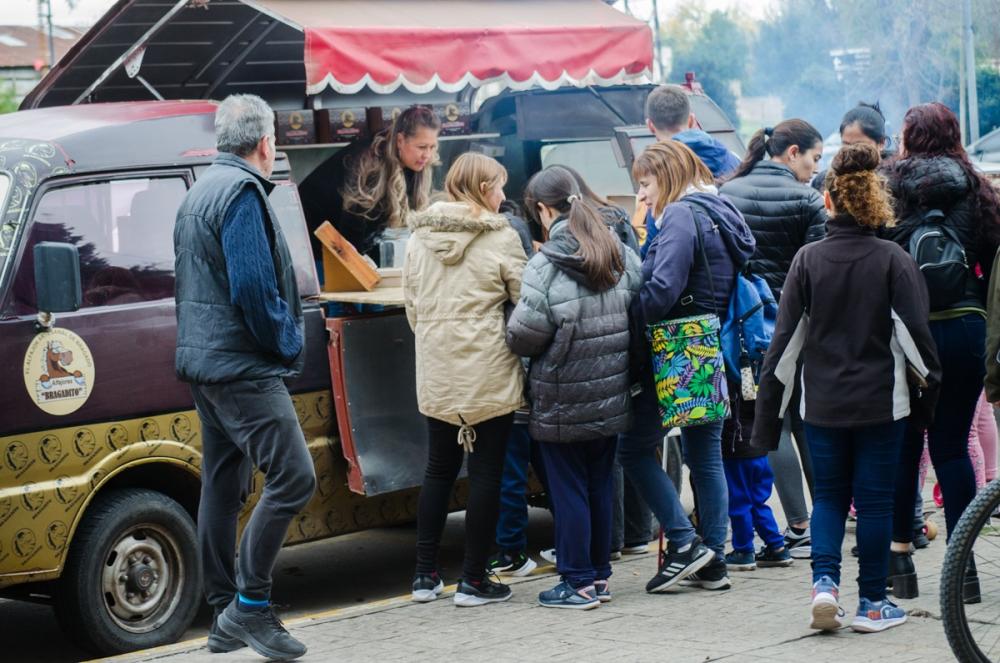 Con la Plaza Eva Perón repleta, se celebró la Fiesta de la Tortilla Santiagueña y la Semana del Alfajor