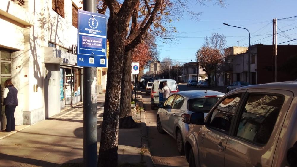 Desde hoy se estaciona sin costo en el centro y ya no rige la cédula azul en todo el país