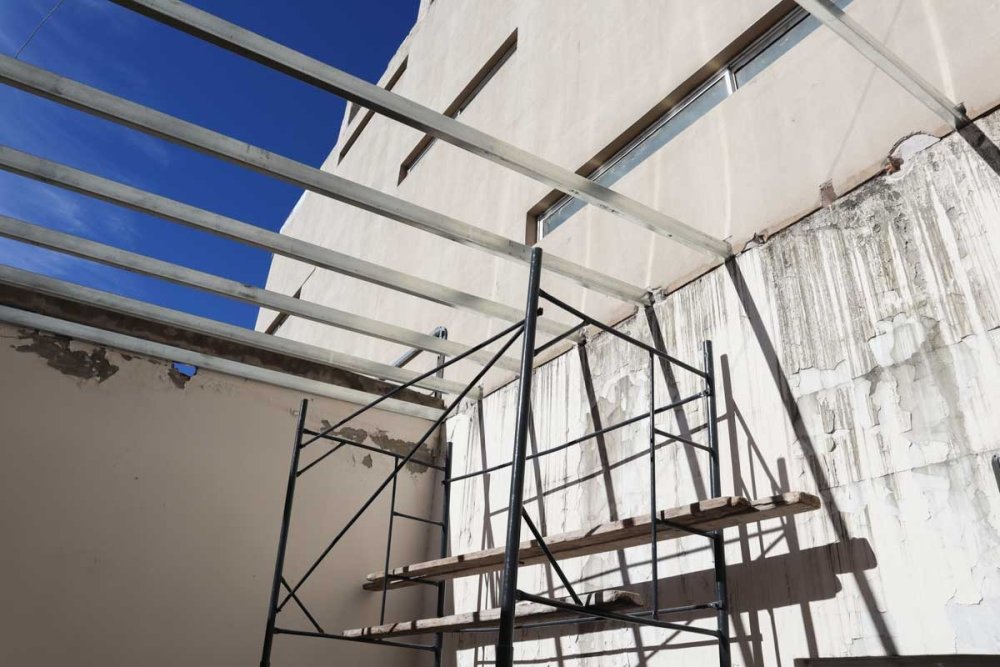 Iniciaron los trabajos de recambio del techo en el patio del Centro Cultural Florencio Constantino