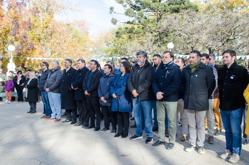 En O'Brien, se celebró el acto oficial por el 214º aniversario de la Revolución de Mayo