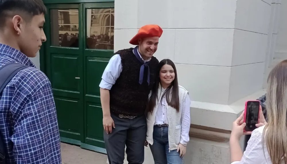El gaucho más famoso de las redes estuvo en La Rural y dijo que votó por Javier Milei