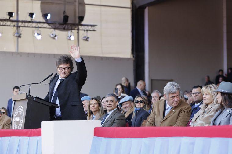 Milei prometió en La Rural eliminar el cepo y las retenciones