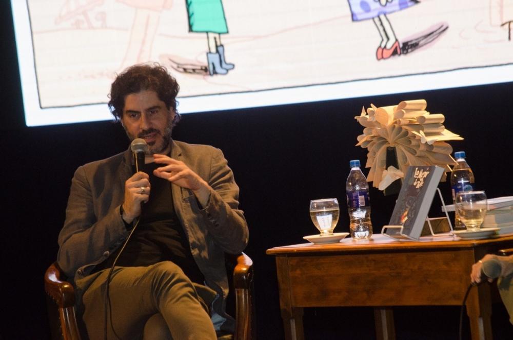 Tute dejó su huella con éxito el segundo día de la Feria del Libro
