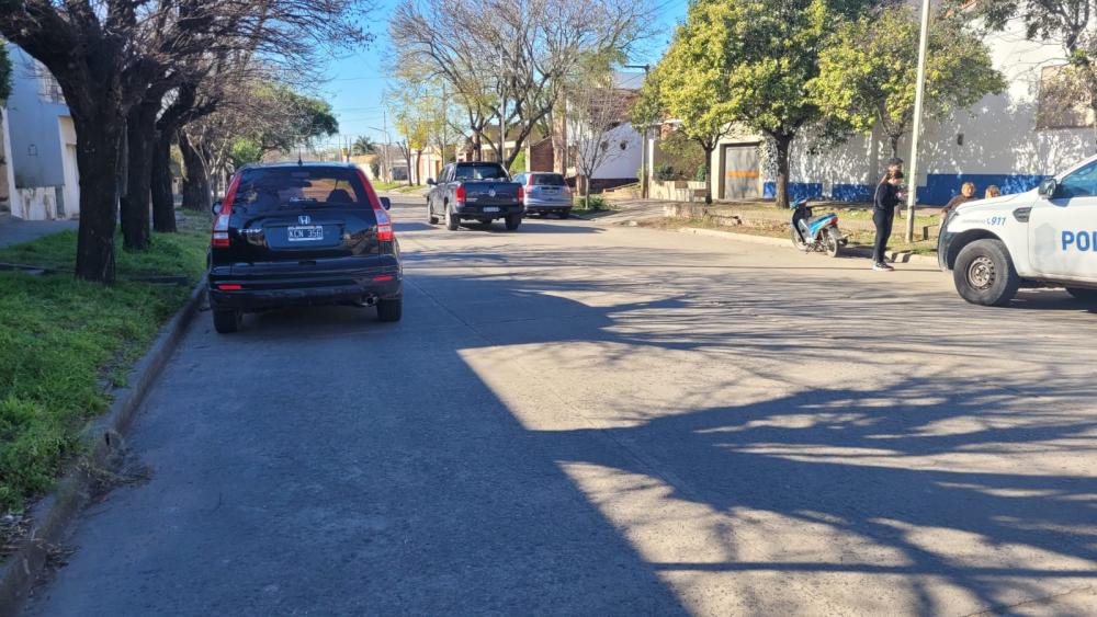 Chocaron moto y camioneta en Del Busto y Brown