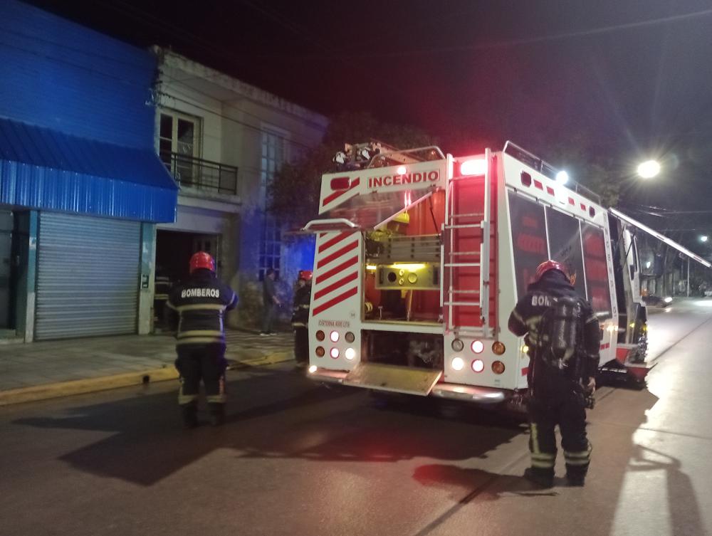 Fuego en un complejo de departamentos: habría sido vandalismo
