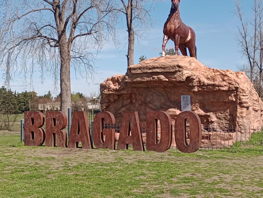 Fuerte reclamo para pedir que la Municipalidad no intervenga en el letrero de acceso a Bragado