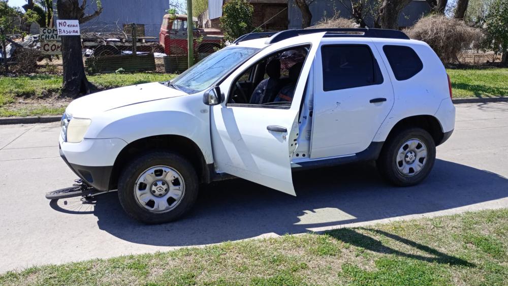Automóvil atropelló a una adolescente que iba en bicicleta al colegio
