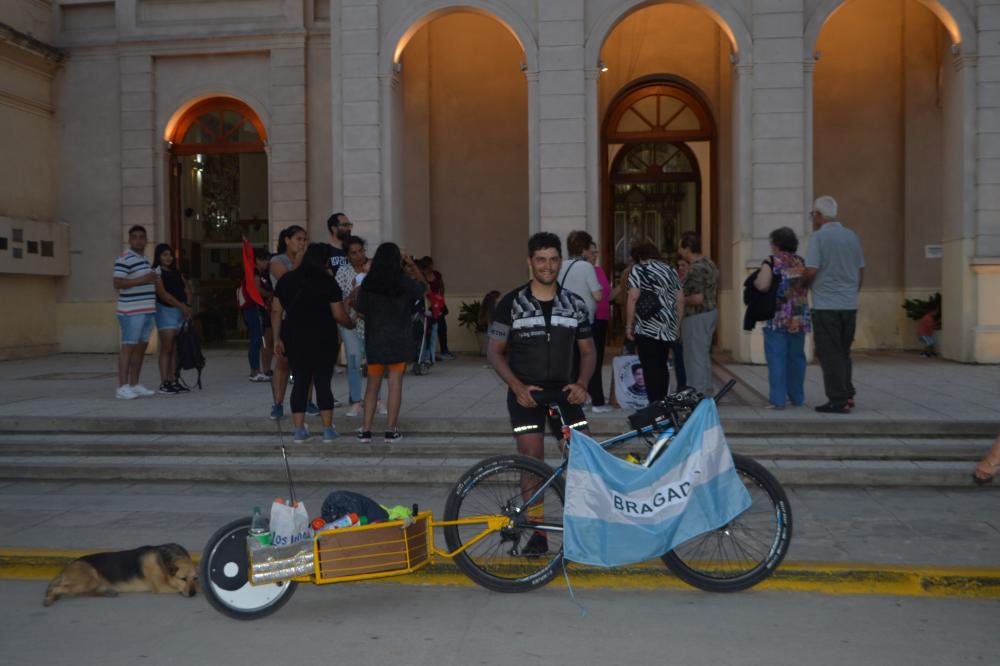 El peregrino bragadense que llegó a Villa Cura Brochero en bicicleta