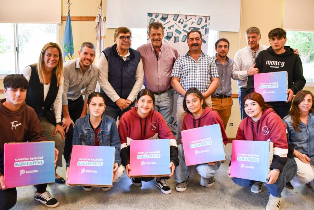 Conectar Igualdad: se entregaron netbooks a alumnos de las localidades rurales